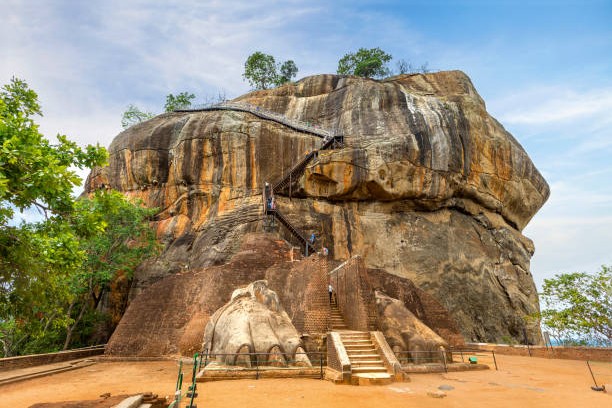 Negombo to Sigiriya and Dambulla One-Day Tour