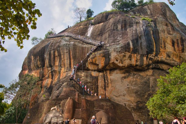 Negombo to Sigiriya and Dambulla One-Day Tour